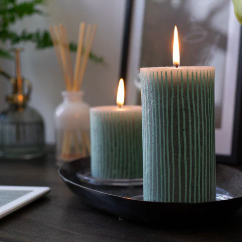 Vela Pilar Rústica Estampada 80x68mm Verde 35h